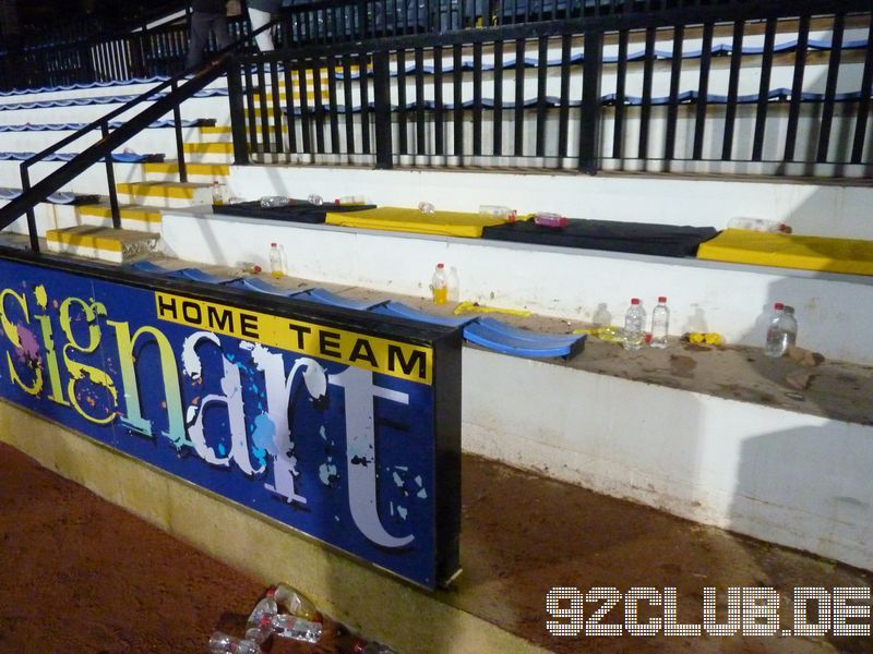 Abbey Stadium - Cambridge United, Herrliche Heimbank