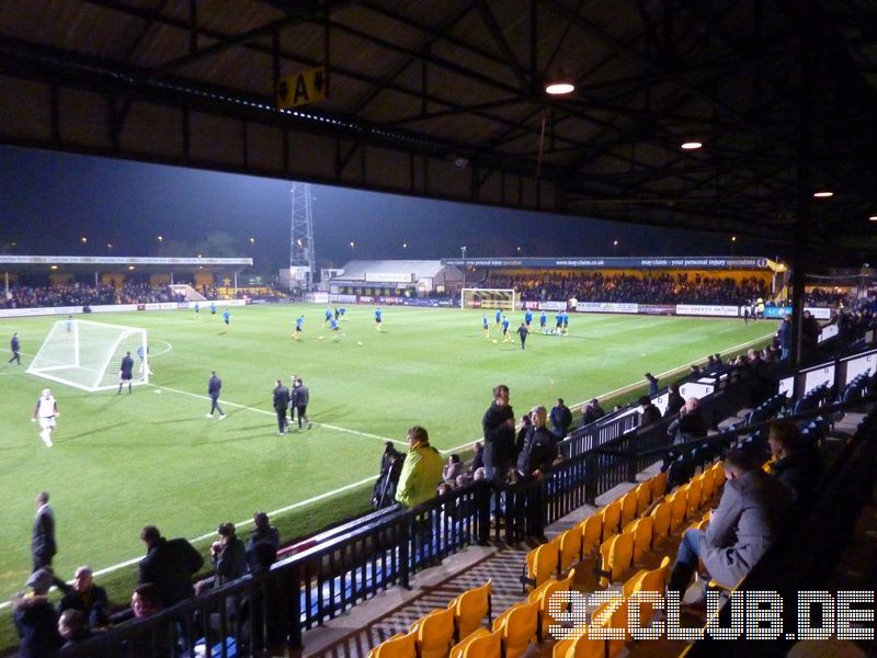 Abbey Stadium - Cambridge United, North Stand vom Main Stand aus