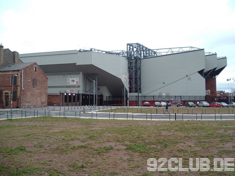 Anfield - Liverpool FC, Main Stand und Kop