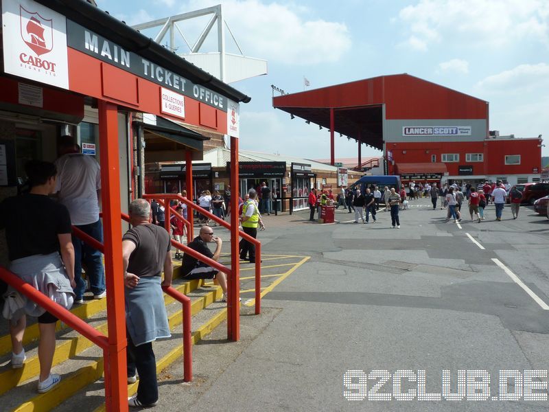 Bristol City - Nottingham Forest, Ashton Gate, Championship, 25.04.2011 - 