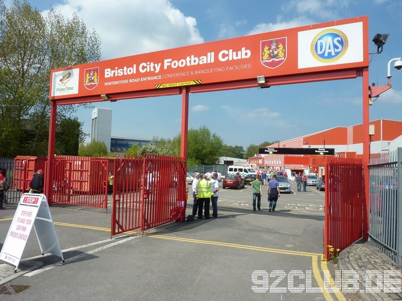 Bristol City - Nottingham Forest, Ashton Gate, Championship, 25.04.2011 - 