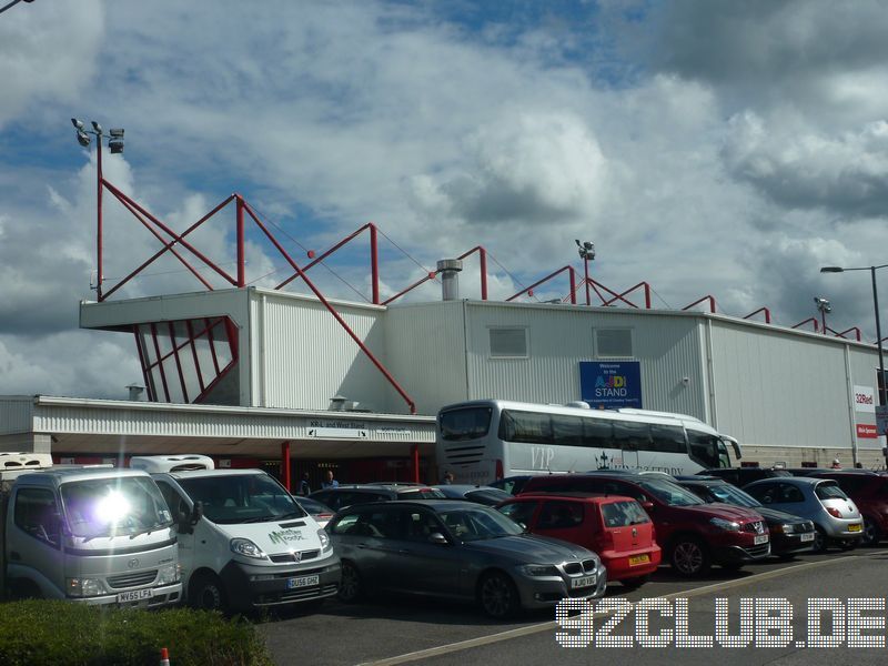 Crawley Town - Gillingham FC, Broadfield Stadium, League One, 07.09.2013 - 