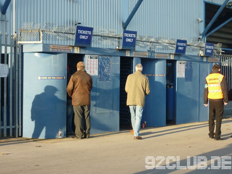 Mansfield Town - Morecambe FC, Field Mill, League Two, 30.11.2013 - 