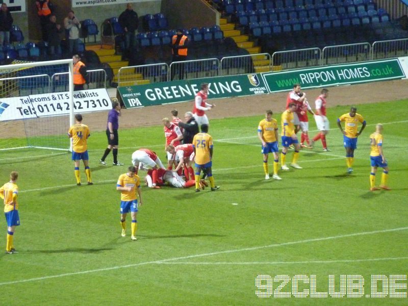 Mansfield Town - Morecambe FC, Field Mill, League Two, 30.11.2013 - 