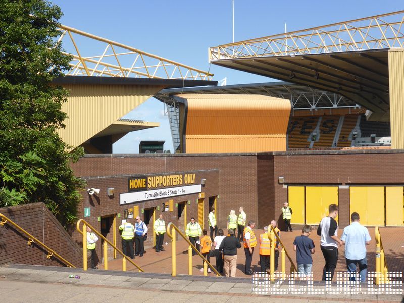 Molineux - Wolverhampton Wanderers, 